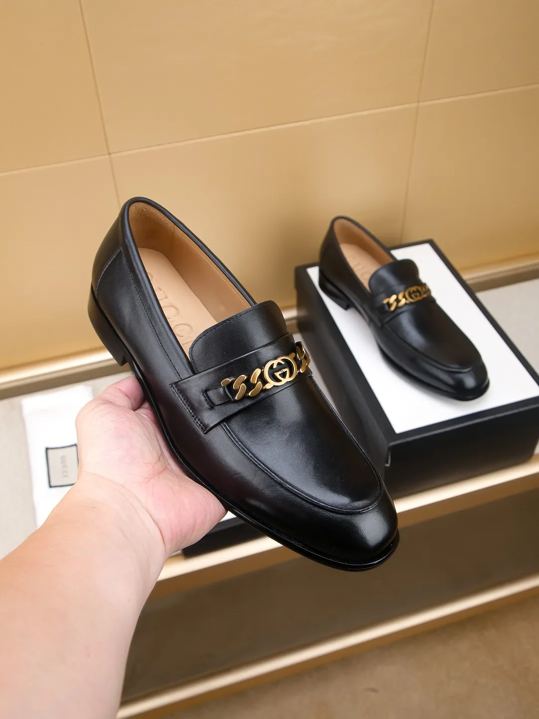 Men's men's shoes 💰460 🆘【GUCCI】Gucci ·🐂里· Hot-selling beanie shoes, top brand luxury, top quality, latest fashion beanie shoes.. The upper is made of original high mercerized smooth cow suede. (Full top layer water-dyed 🐂 leather and lining). The original stylish and stylish soft rubber wear-resistant and non-slip outsole is light and comfortable on the foot, available in 2 colors! Matching code: 39-44 (customized at 38.45.46.47)